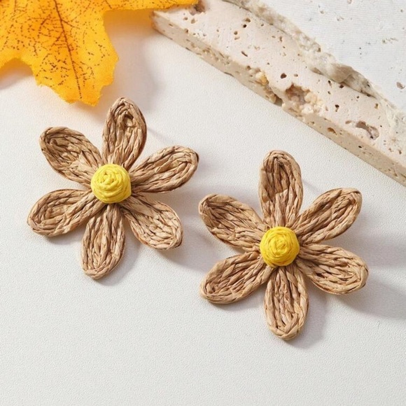 Jenny Louise Boutique Jewelry - Straw Daisy Earrings stainless steel backing